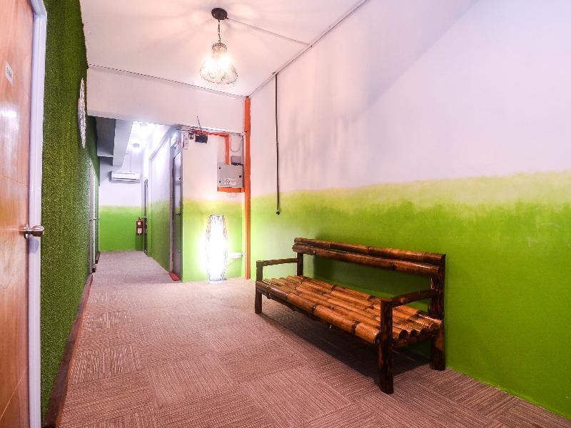 Oyo 1119 Memoire Express Hotel Кучинг Экстерьер фото