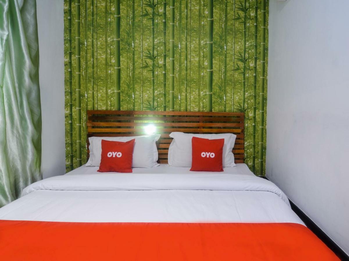 Oyo 1119 Memoire Express Hotel Кучинг Экстерьер фото