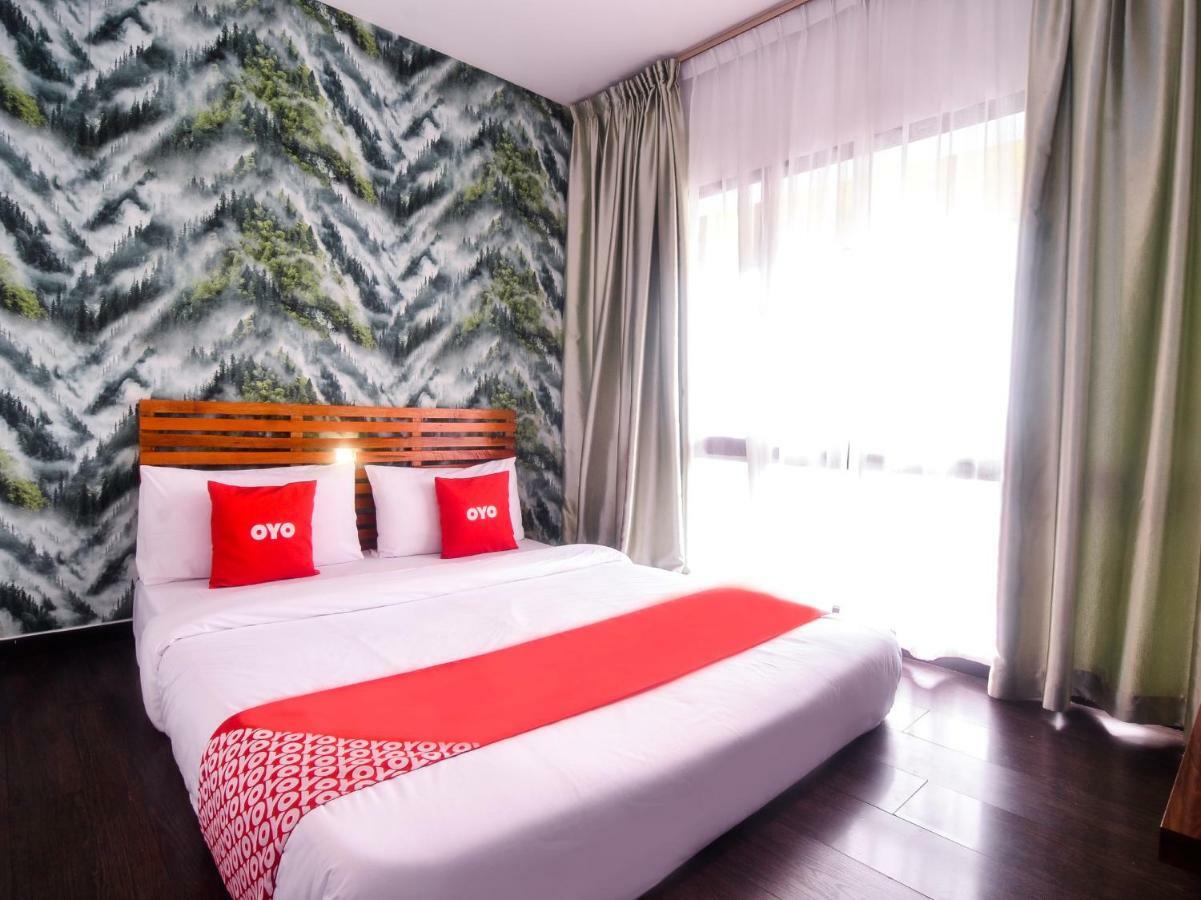 Oyo 1119 Memoire Express Hotel Кучинг Экстерьер фото